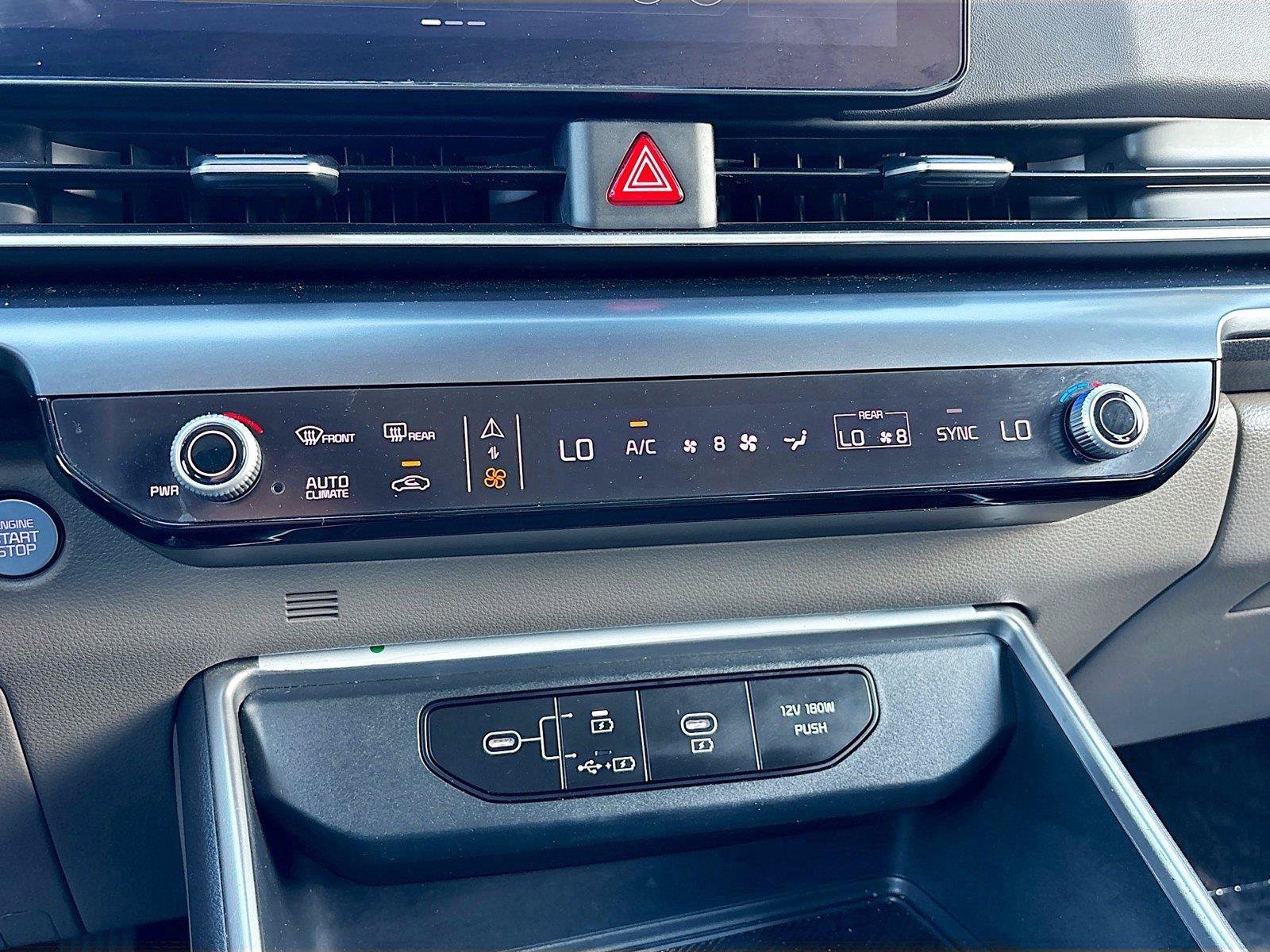 Used 2025 Kia Carnival FWD image 16