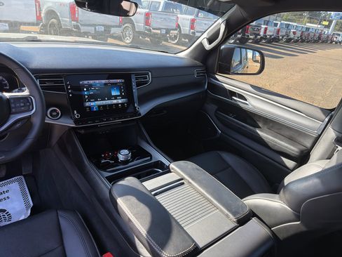 Used 2023 Jeep Wagoneer Series II image 26