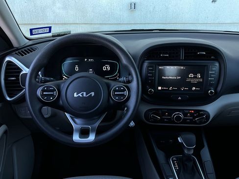 Used 2025 Kia Soul LX w/ LX Technology Package image 12