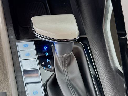 Used 2025 Hyundai Elantra SEL image 19