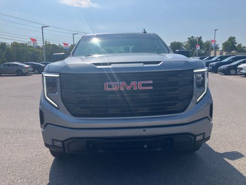 Used 2025 GMC Sierra 1500 Elevation AWD/4WD image 2