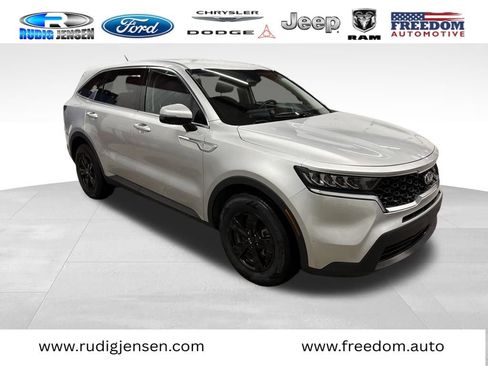 Used 2021 Kia Sorento LX image 3