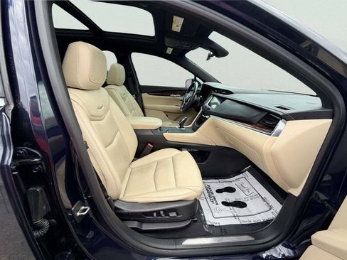 Used 2017 Cadillac XT5 Premium Luxury FWD image 31