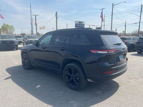 Used 2023 Jeep Grand Cherokee Altitude image 4