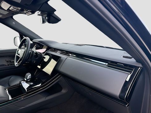 Used 2025 Land Rover Range Rover Sport Dynamic SE image 15