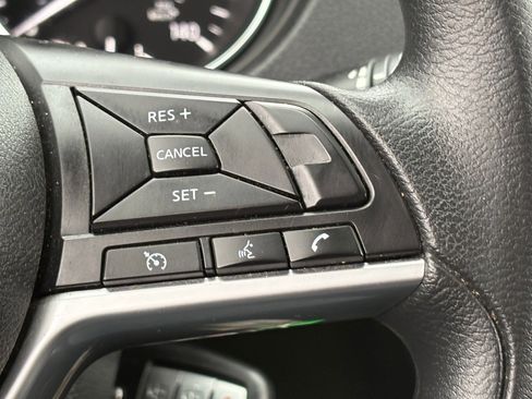 Used 2018 Nissan Rogue S image 18