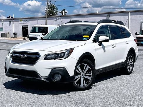 Used 2018 Subaru Outback 3.6R Limited AWD/4WD image 2