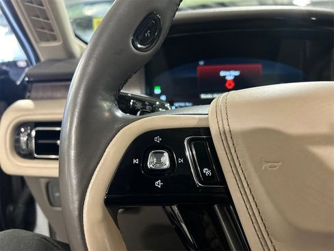 Used 2022 Lincoln Aviator Reserve w/ Equipment Group 201A image 12