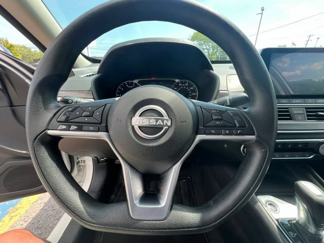 Used 2025 Nissan Altima 2.5 SV FWD image 6