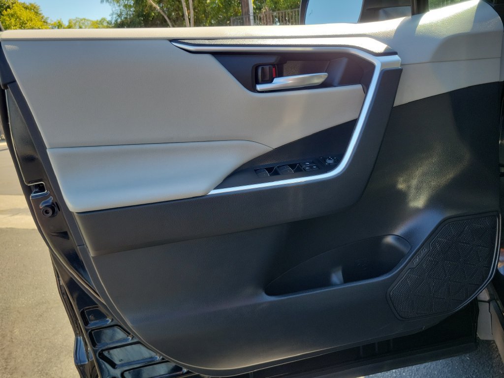 Used 2025 Toyota RAV4 XLE w/ Convenience Package FWD image 23