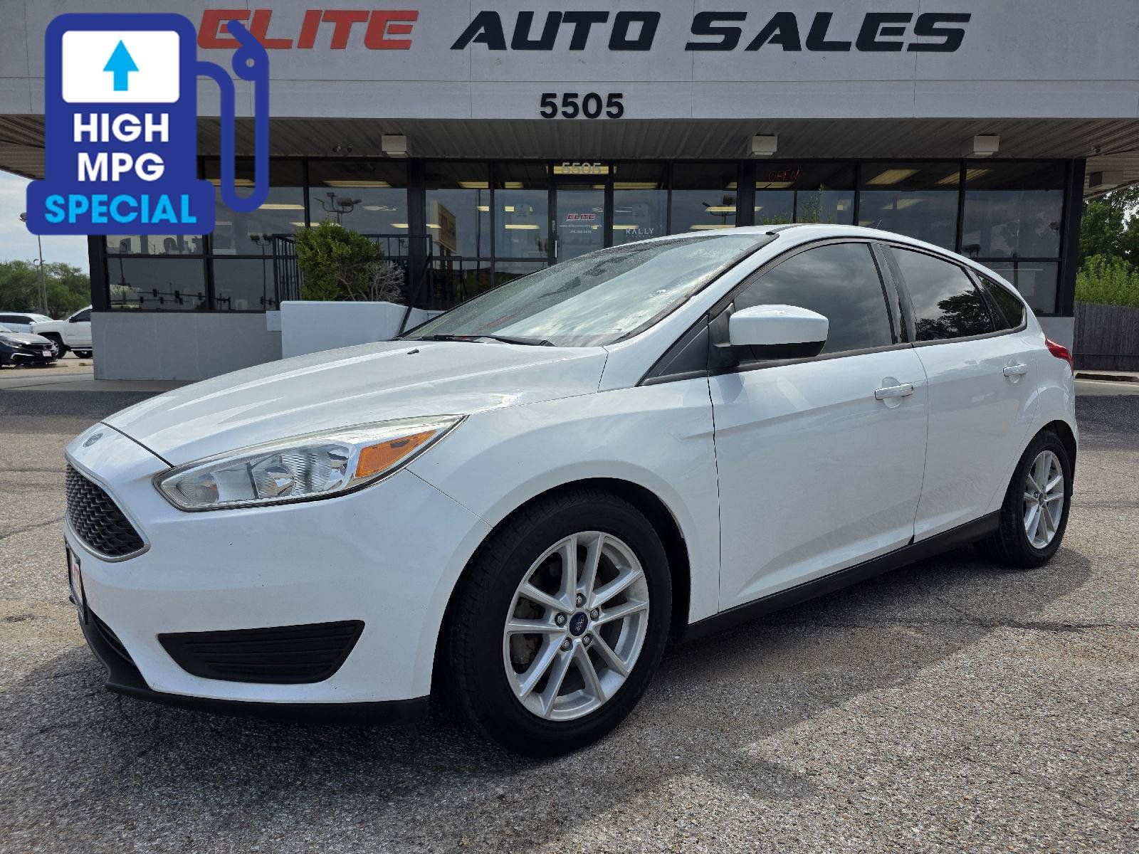 Used 2018 Ford Focus SE FWD image 1