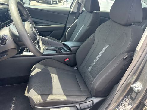 Used 2024 Hyundai Elantra SE FWD image 9