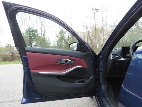 Used 2023 BMW 330i xDrive Sedan w/ Premium Package AWD/4WD image 9