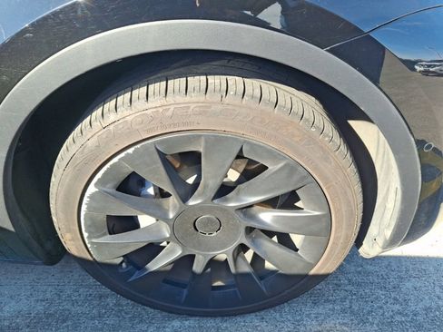 Used 2021 Tesla Model Y Long Range AWD/4WD image 4