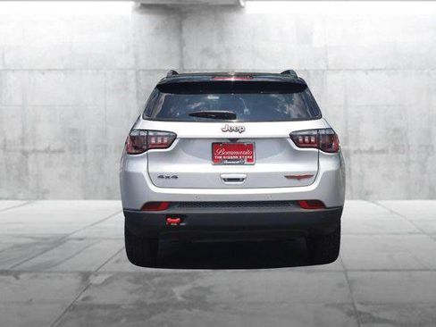 Used 2025 Jeep Compass Trailhawk AWD/4WD image 6
