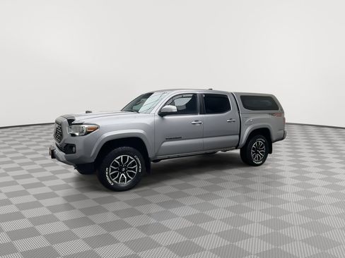 Used 2021 Toyota Tacoma TRD Sport w/ Technology Package image 32