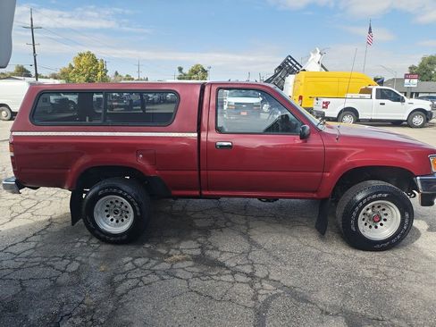 Used 1993 Toyota Pickup Deluxe image 2