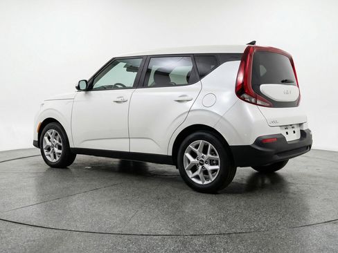 Used 2025 Kia Soul LX w/ LX Technology Package FWD image 6