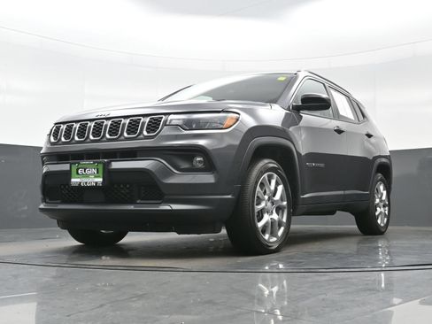 Used 2024 Jeep Compass 4WD image 27