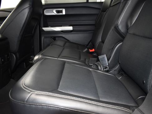 Used 2022 Ford Explorer Limited image 18