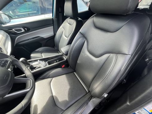 Used 2025 Jeep Compass Limited AWD/4WD image 37