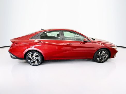 Used 2025 Hyundai Elantra SEL FWD image 10