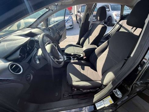 Used 2019 Ford Fiesta SE FWD image 3