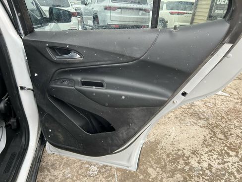 Used 2020 Chevrolet Equinox LS image 15