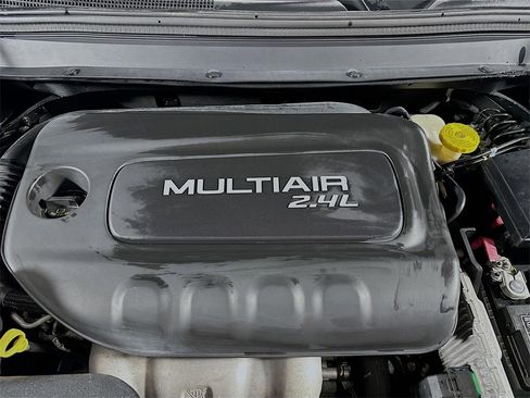 Used 2017 Jeep Cherokee Latitude w/ Comfort & Sound Group image 25