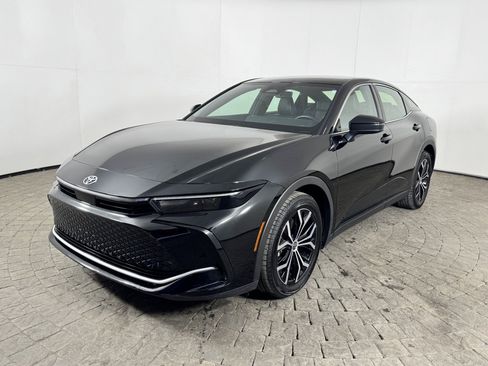 Used 2025 Toyota Crown image 3