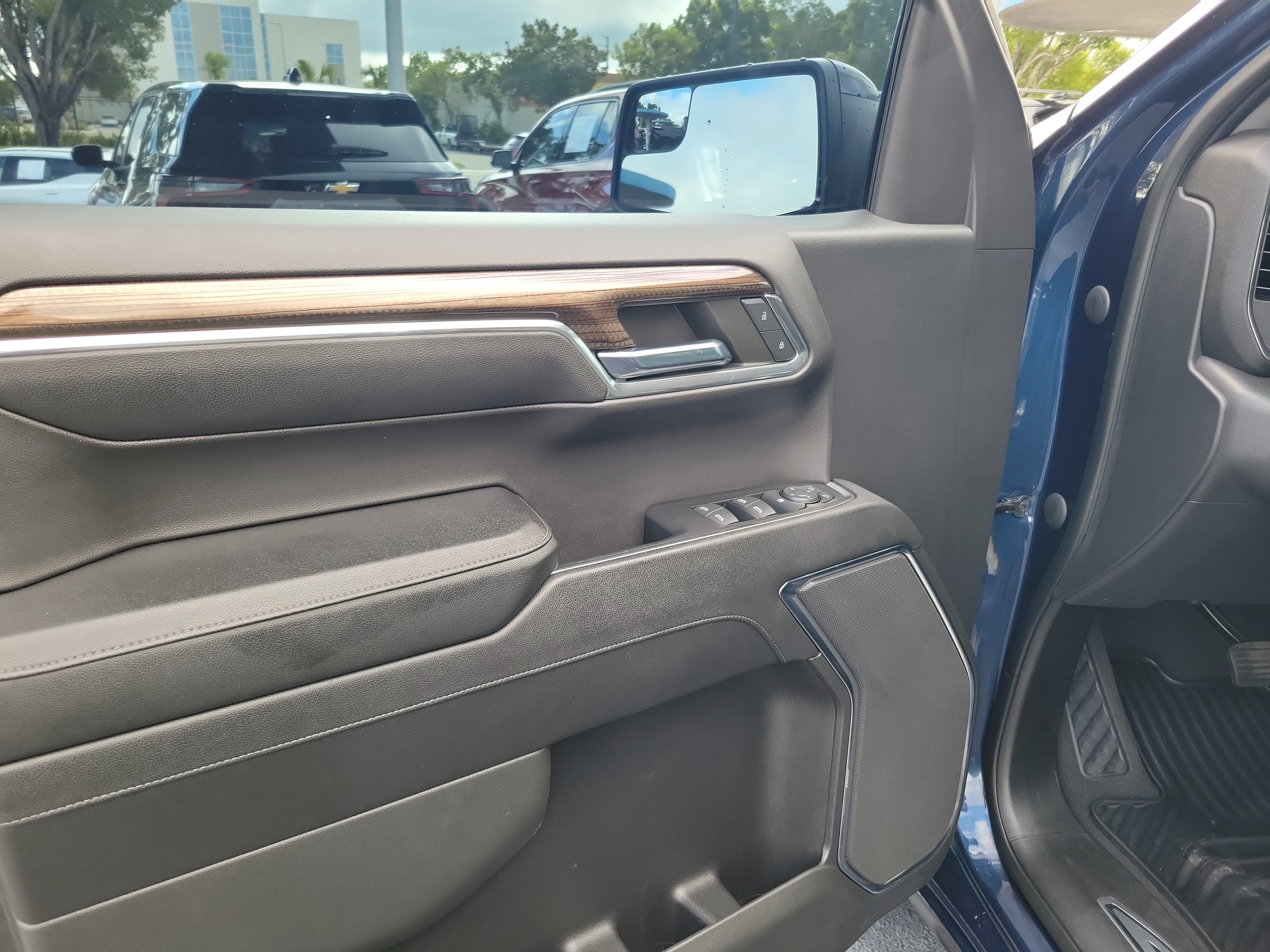 Used 2023 Chevrolet Silverado 1500 RST AWD/4WD image 15