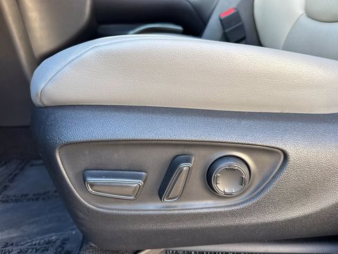 Used 2025 Toyota Sienna XLE FWD image 14