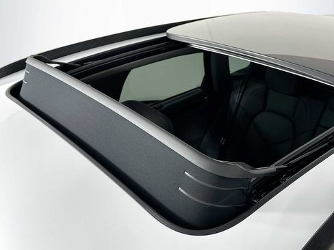 New 2026 Porsche Macan AWD/4WD image 22