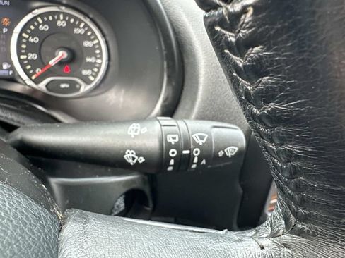 Used 2022 Jeep Renegade Latitude w/ Convenience Group AWD/4WD image 24