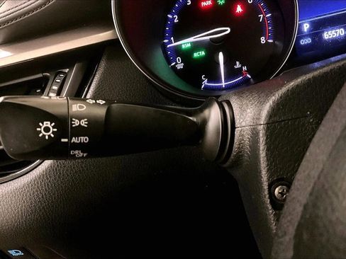 Used 2019 Toyota C-HR XLE image 30