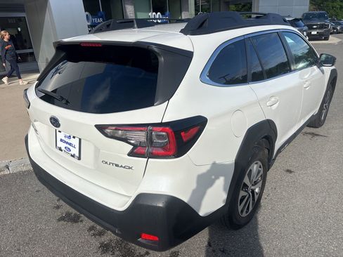 Used 2024 Subaru Outback Premium AWD/4WD image 3