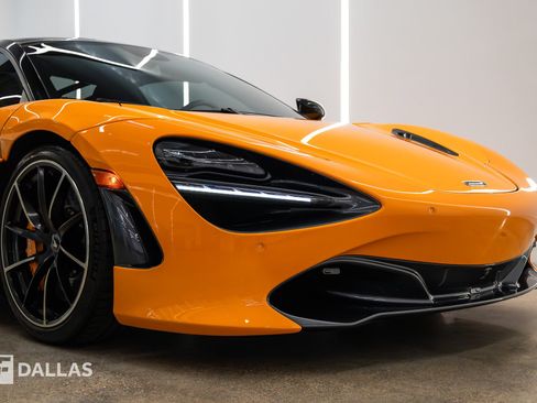 Used 2019 McLaren 720S Performance RWD image 16