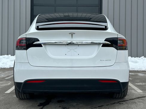 Used 2019 Tesla Model X 75D image 5