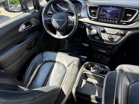 Used 2018 Chrysler Pacifica Touring-L w/ Premium Audio Group FWD image 20