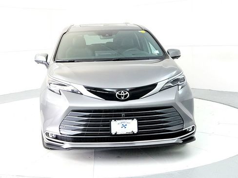 New 2026 Toyota Sienna Platinum AWD/4WD image 8