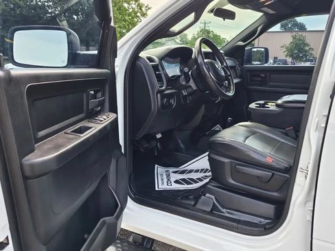 Used 2022 RAM 2500 Tradesman w/ Chrome Appearance Group AWD/4WD image 6
