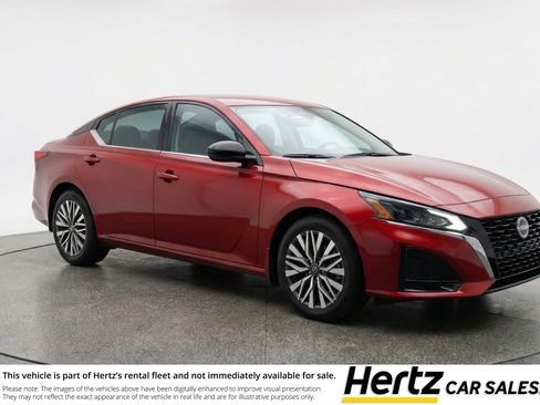 Used 2025 Nissan Altima 2.5 SV image 1