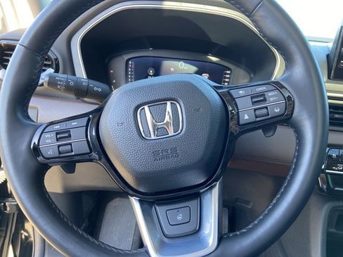 Used 2025 Honda Pilot Elite image 35