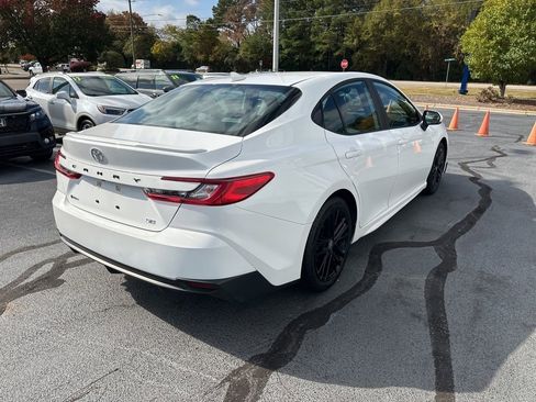 Used 2025 Toyota Camry SE image 7