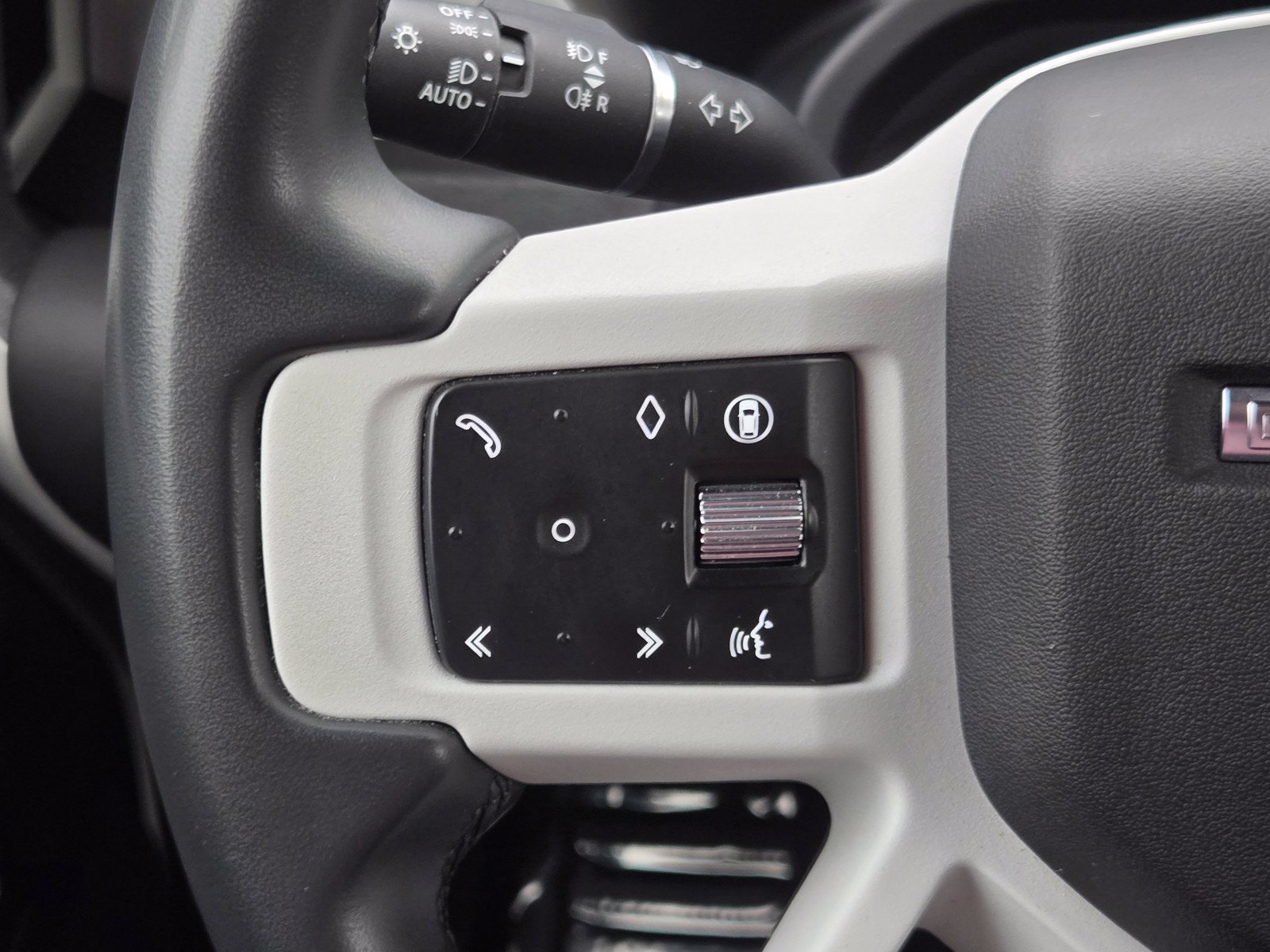 Used 2025 Land Rover Defender 110 S AWD/4WD image 23