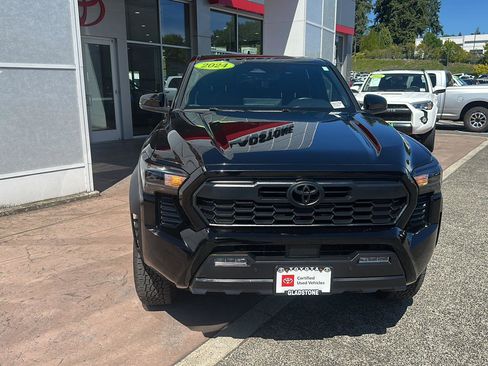 Certified 2024 Toyota Tacoma TRD Off-Road w/ TRD Off Road Upgrade Package AWD/4WD image 10