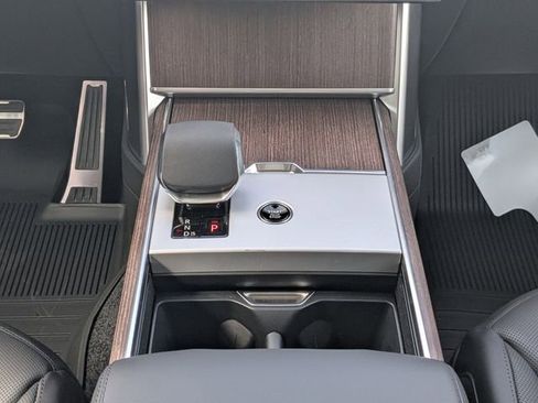 New 2026 Land Rover Range Rover Long Wheelbase SE AWD/4WD image 19