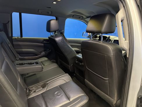 Used 2018 Chevrolet Suburban LT image 26