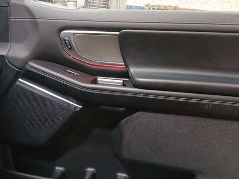 Used 2025 Ford Expedition Platinum image 25