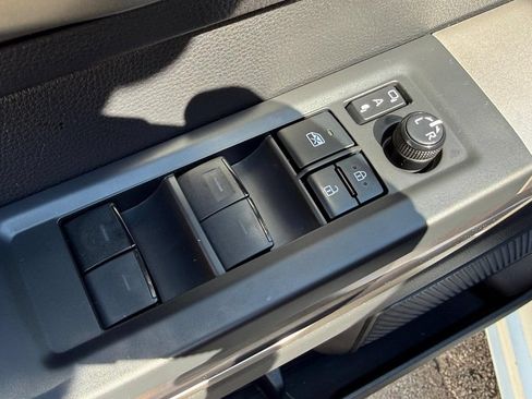 Used 2022 Toyota Tundra SR5 w/ SR5 Convenience Package AWD/4WD image 13